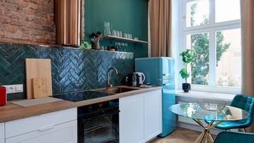 Kühlschrank, Ofen, Herdplatte, Geschirrspüler