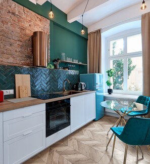 Kühlschrank, Ofen, Herdplatte, Geschirrspüler