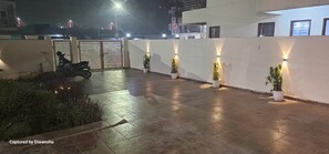 BBQ/picnic Area - Bunk house villa (Noida)