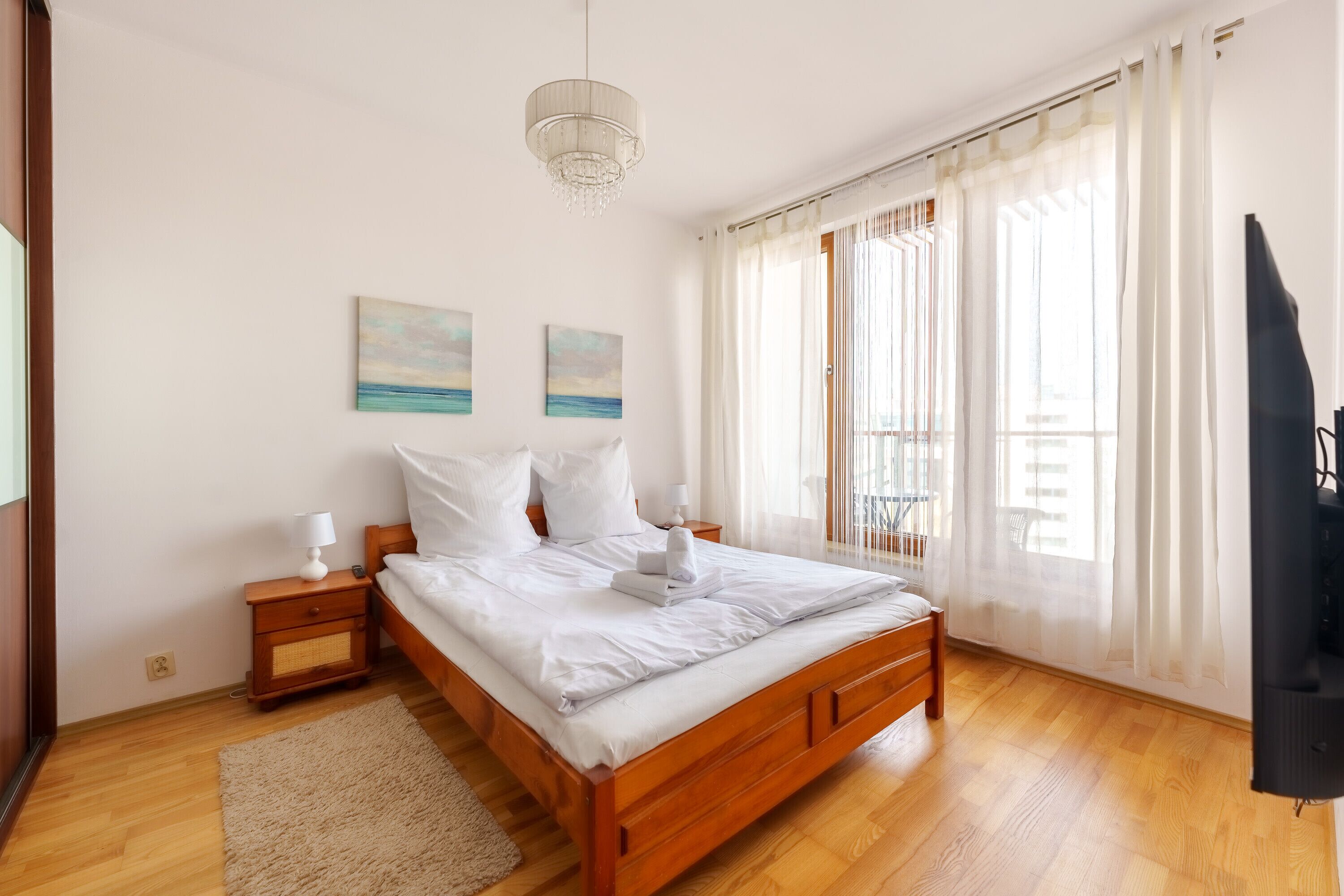 1 dormitorio, tabla de planchar con plancha, wifi y ropa de cama