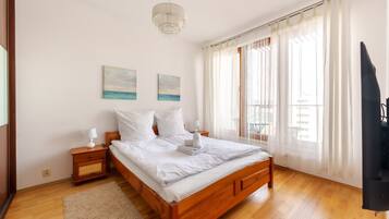 1 dormitorio, tabla de planchar con plancha, wifi y ropa de cama