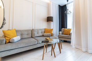 TV, books - Słowackiego Glamour Apartment (Katowice)