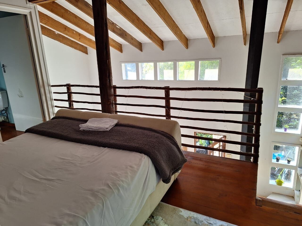 2 bedrooms, desk, iron/ironing board, WiFi