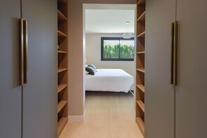 6 bedrooms, iron/ironing board, WiFi, bed sheets - MOUGINS – RENOVATED VILLA - SWIMMING POOL - CALM (Mougins)