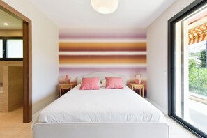 6 bedrooms, iron/ironing board, WiFi, bed sheets - MOUGINS – RENOVATED VILLA - SWIMMING POOL - CALM (Mougins)