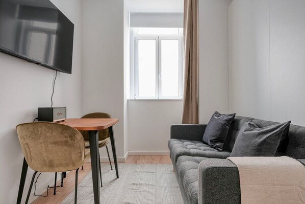 TV, stereo - Blueground | Benfica, furnished & fully equipped (Lisbon)