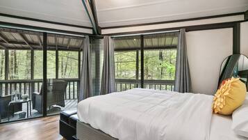 2 bedrooms, desk, free WiFi, bed sheets