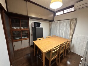Family Apartment | Private kitchen | Fridge, microwave, stovetop, rice cooker - sanappu yanaka (Tokyo)