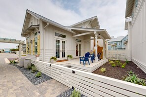 Terrace/patio - Resort Style Pools, Golf Cart Boardwalk to the Beach (Port Aransas)