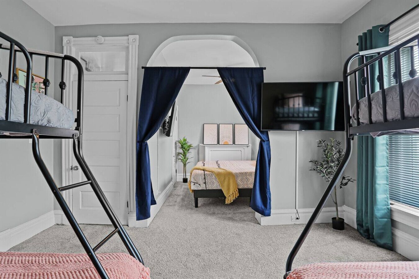 4 多间卧室、办公桌、熨斗/熨衣板、旅行婴儿床