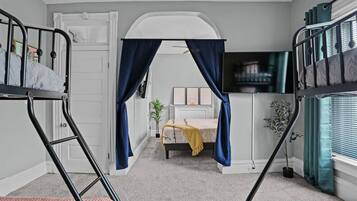 4 bedrooms, desk, iron/ironing board, travel crib