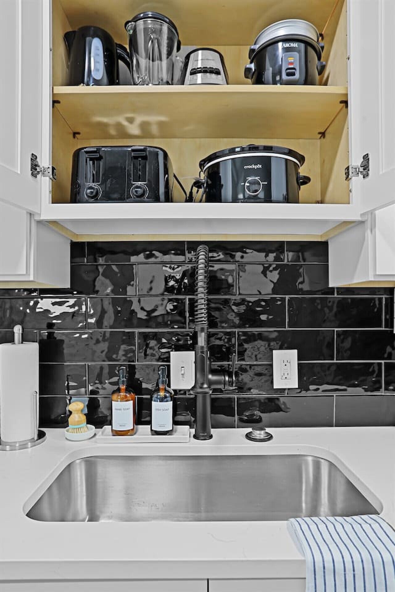 冰箱、微波炉、烤箱、炉灶