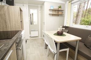 Fridge, oven, stovetop, coffee/tea maker