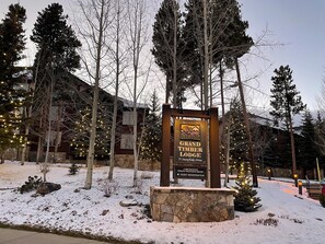 Property grounds - Grand Timber Lodge 2 bedroom - Ski-in/Ski-out (Breckenridge)