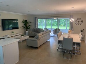 Smart TV - Paradise GateAway by Yacht Club Beach in South Cape Coral (Cape Coral)