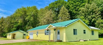 Cozy Sleeping Bear Dunes Cabin 1