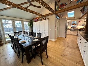 Dining - Family Tides - Spacious, Comfortable home, perfect for Making Family Memories! (Harpswell)
