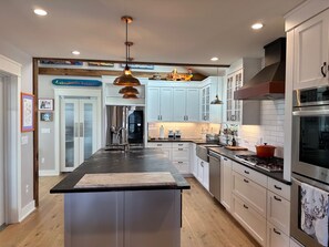 Fridge, microwave, oven, stovetop - Family Tides - Spacious, Comfortable home, perfect for Making Family Memories! (Harpswell)