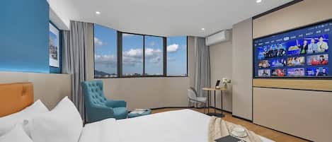 Camera Deluxe | Una scrivania, tende oscuranti, ferro/asse da stiro, Wi-Fi gratuito