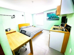 Deluxe Suite | 1 bedroom, in-room safe, desk, laptop workspace