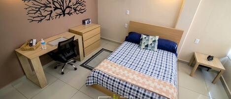 Deluxe Suite | 1 bedroom, in-room safe, desk, laptop workspace