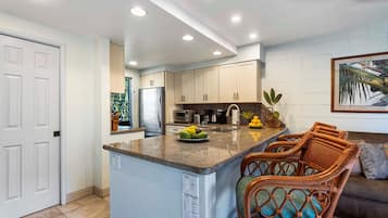 Køleskab, mikrobølgeovn, ovn, kogeplade