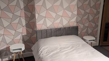 2 bedrooms, iron/ironing board, WiFi, bed sheets