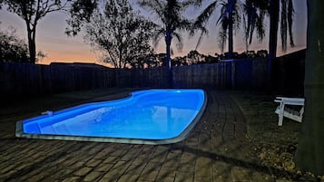 Een verwarmd zwembad