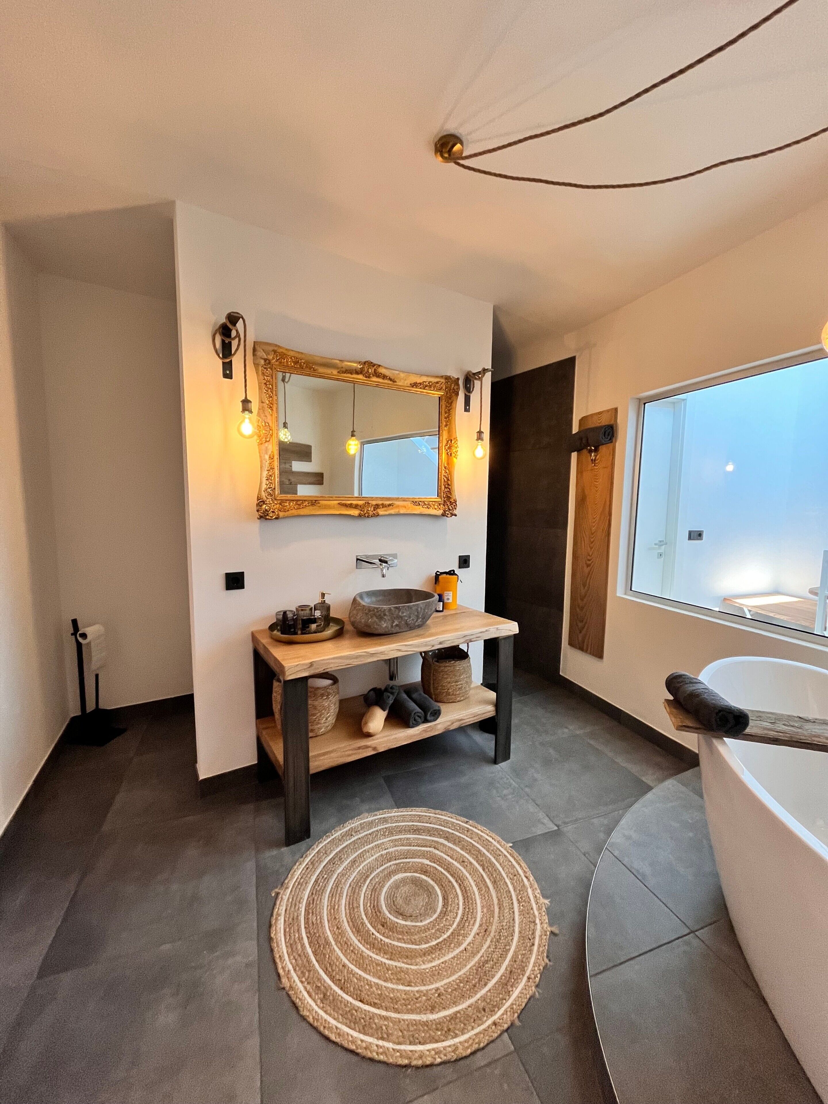 Ducha, secador de pelo, toallas