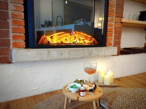 Interior - Holiday Home 'Casa Storica Gardola' with Lake View, Wi-Fi and Air Conditioning (Tignale)