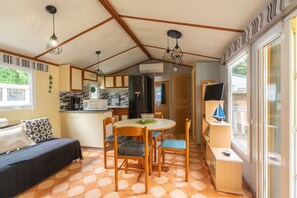 Interior - Mobile Home 'Mobilhome Mh 212' with Private Pool, Private Terrace and Air Conditioning (La Tremblade)