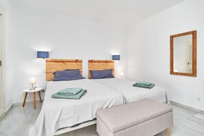 2 chambres, fer et planche à repasser, Wi-Fi gratuit, draps fournis