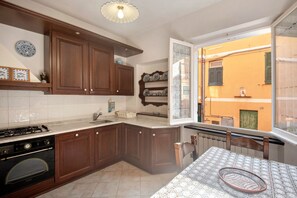 Geladeira, fogão, cooktop, lava-louças