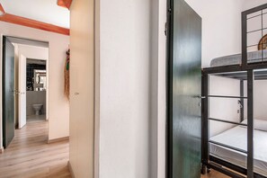 3 bedrooms, bed sheets