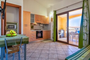 Interior - Holiday Home 'Attico Vista Mare Borgo La Palma 16' with Sea View, Terrace and Air Conditioning (Badesi)