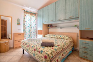 1 bedroom, iron/ironing board, bed sheets