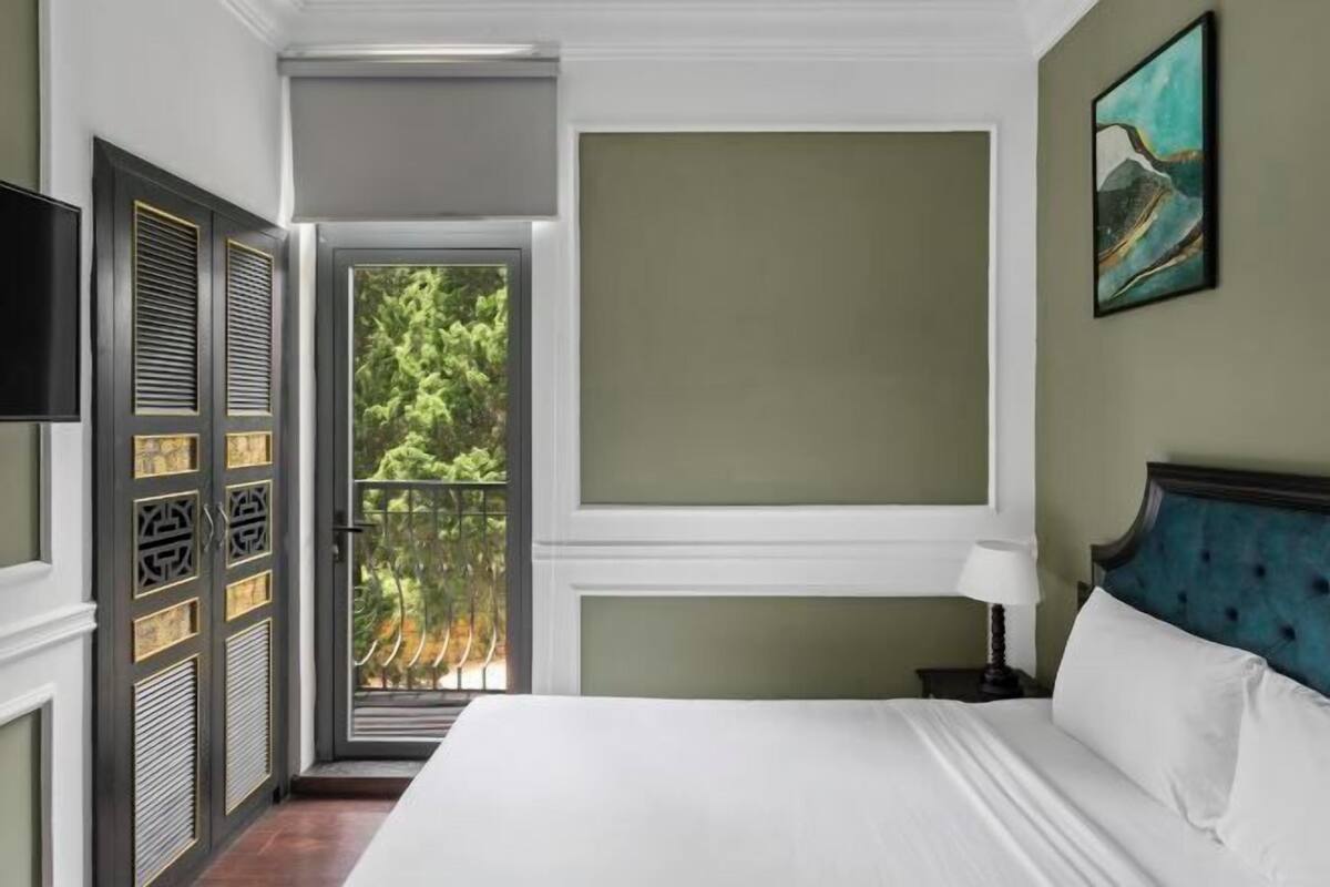 Premium bedding, down duvets, memory-foam beds, desk