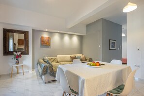 Unclassified image, 3 of 18, button