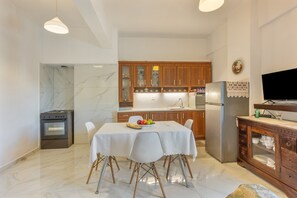 Unclassified image, 5 of 18, button