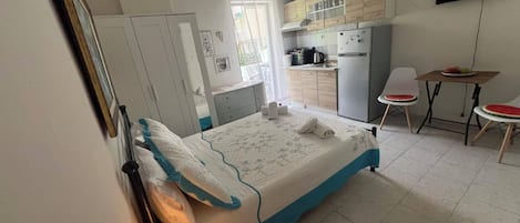 1 quarto, Wi-Fi de cortesia, roupa de cama