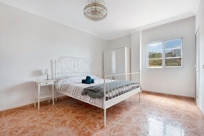 2 bedrooms, iron/ironing board, free WiFi, bed sheets - 'Bonito' Vacation with Sea View, Private Terrace and Wi-Fi (puerto de la cruz)