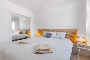 2 室のベッドルーム、WiFi (無料)、ベッドシーツ