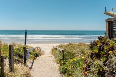 Sleeps 4, Estuary Front in Pukehina Beach, two minutes to beach