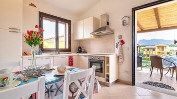 Frigorífic, microones, forn i placa de cuina