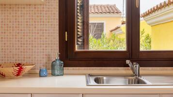 Frigorífic, microones, forn i placa de cuina