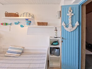 Iron/ironing board, free WiFi, bed sheets