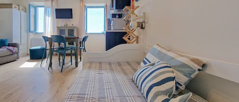 Iron/ironing board, free WiFi, bed sheets