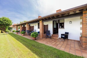 Terrace/patio - Las Candelas Apartments - Primoriu (Oreña)
