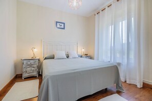 3 chambres, fer et planche à repasser, Wi-Fi gratuit, draps fournis