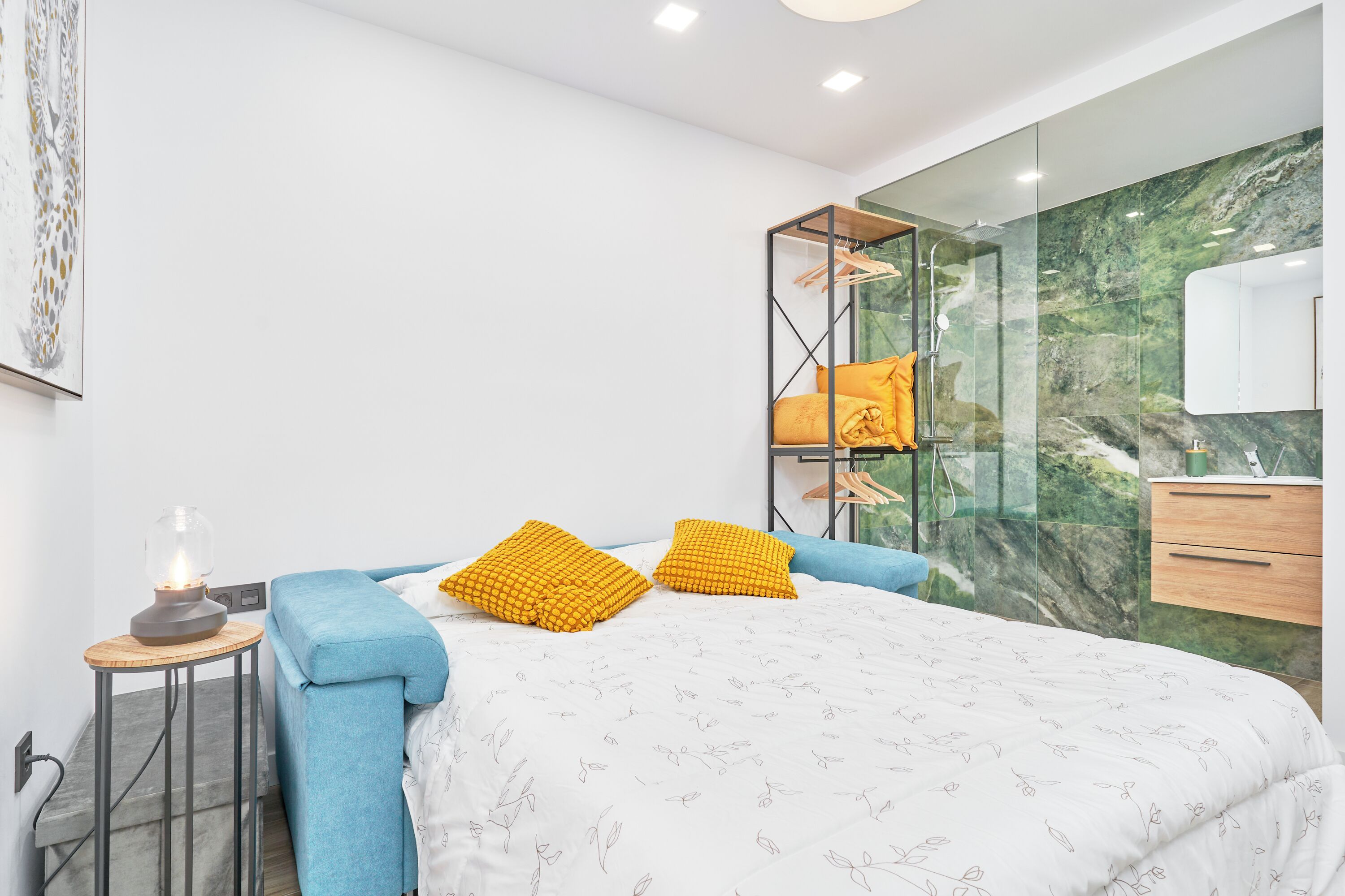 Free WiFi, bed sheets